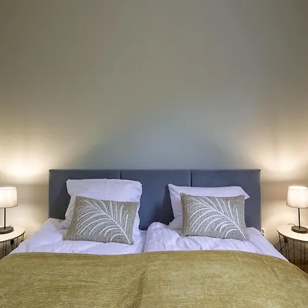 Spacious Oasis In The Center