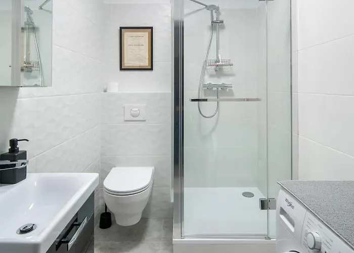 Spacious Oasis In The Center *