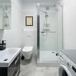 Spacious Oasis In The Center *