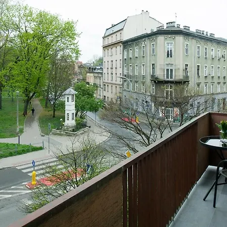 Spacious Oasis In The Center Apartment